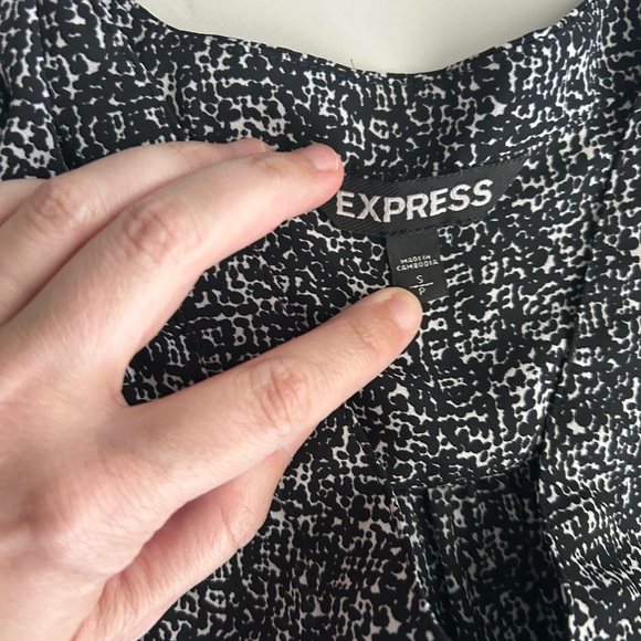 Express Black and White Shell Top - Picture 3 of 4